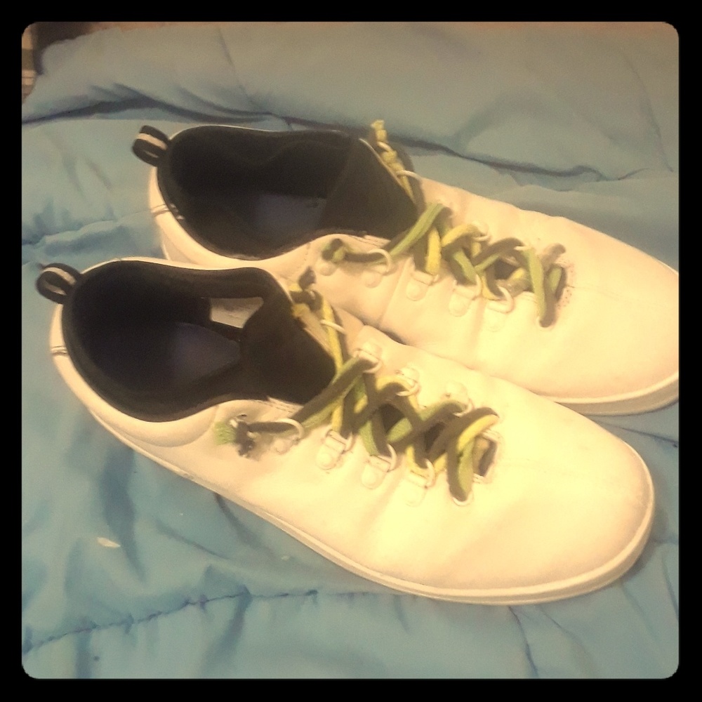 Very nice size 10 K-Swiss tennis shoes